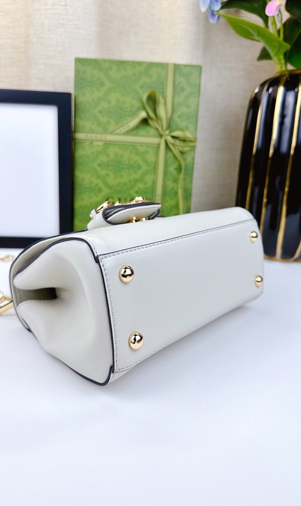 激安グッチバッグコピー着用イメージ